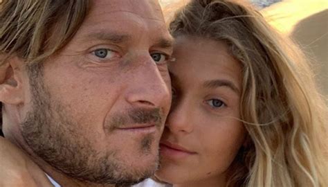 copertina di gente con chanel|Chanel Totti e la foto su Gente, la direttrice Mosca: «Amareggiata .